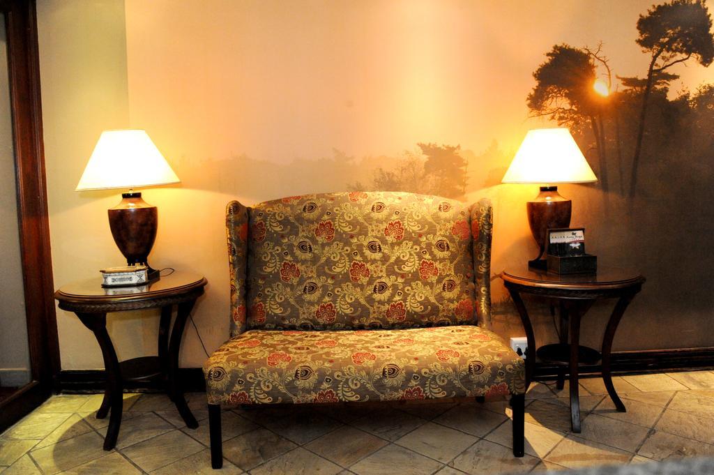 Anta Boga Hotel Bloemfontein Buitenkant foto
