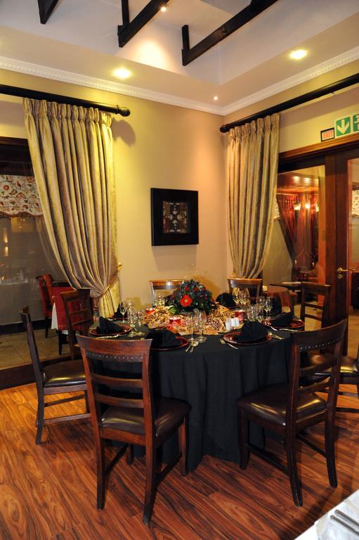 Anta Boga Hotel Bloemfontein Buitenkant foto