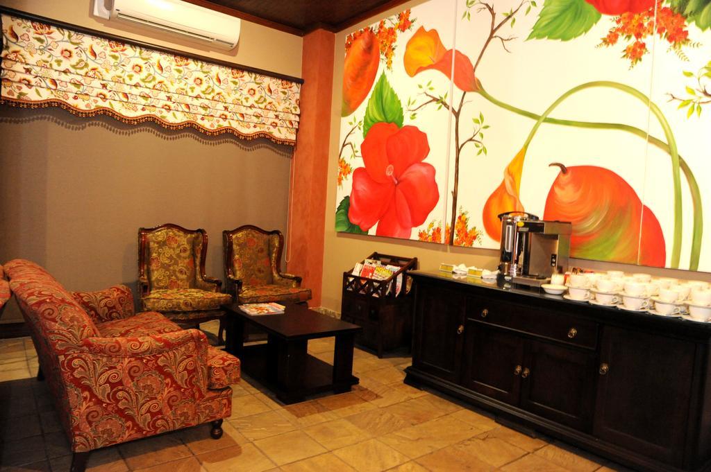 Anta Boga Hotel Bloemfontein Buitenkant foto