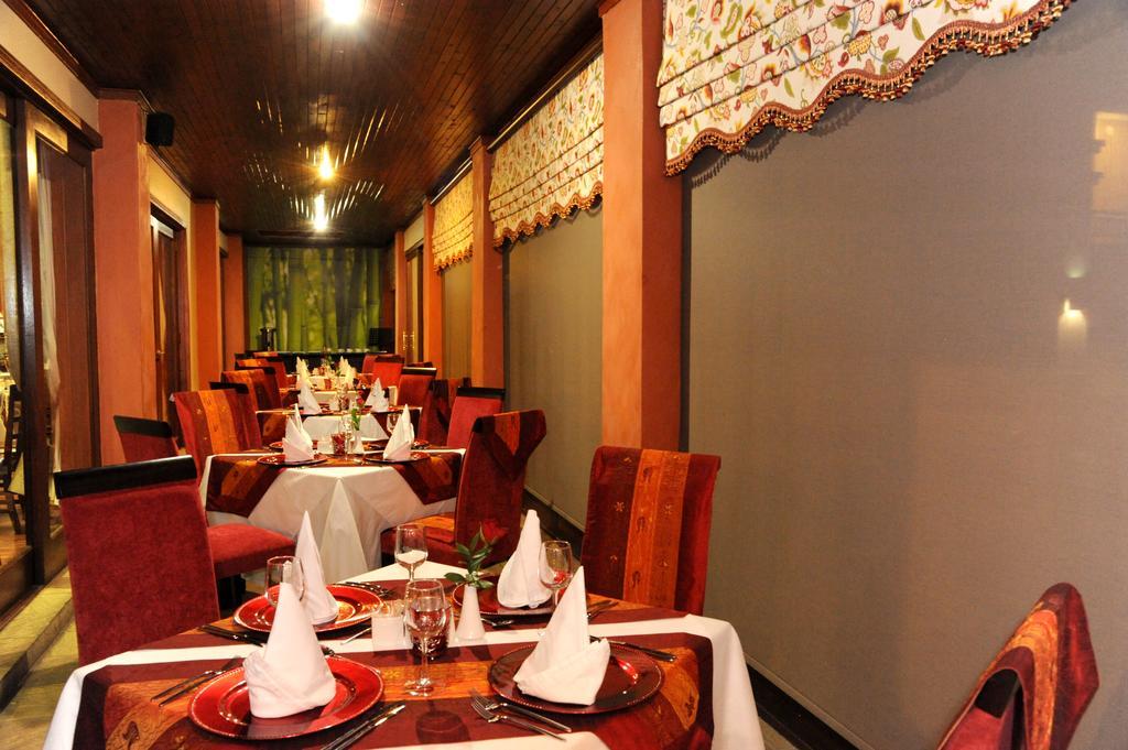 Anta Boga Hotel Bloemfontein Buitenkant foto