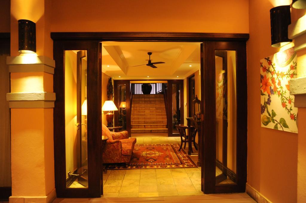 Anta Boga Hotel Bloemfontein Buitenkant foto